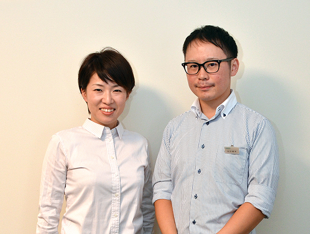 画像：（写真左）取締役 管理部責任者 谷口 陽子 様 （写真右）スマート工場推進担当 山口 晃平 様