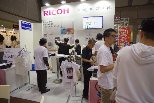 出展のようす.1