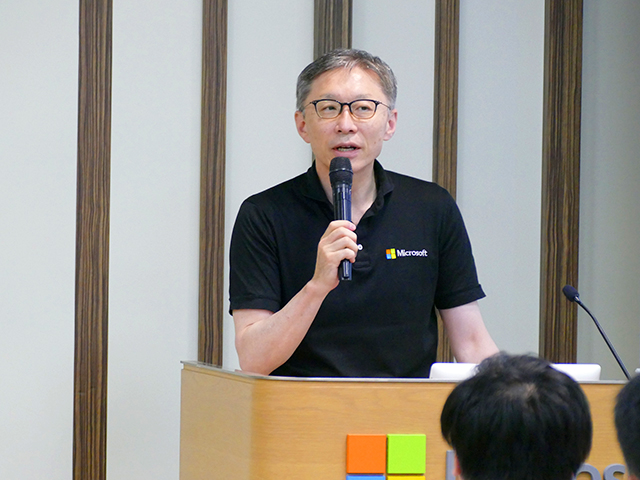 画像：日本マイクロソフトでの働き方改革について講演いただいたエグゼクティブアドバイザーの小柳津 篤 様