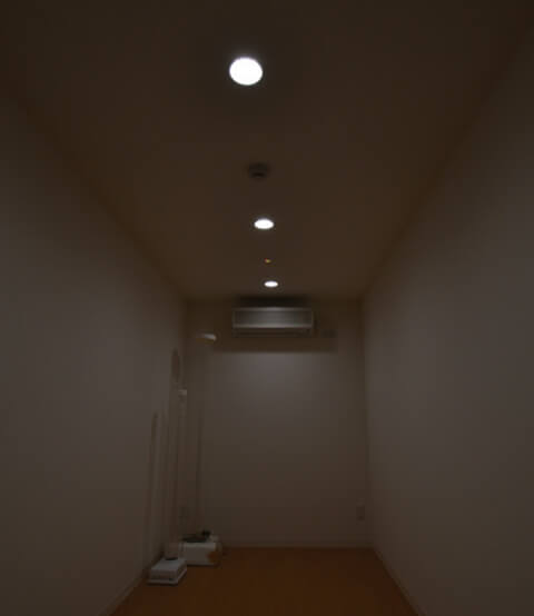 画像：活動スペースから医療的ケアを行う部屋まで　特性に合わせて照明を調整