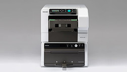 画像：RICOH Ri 100