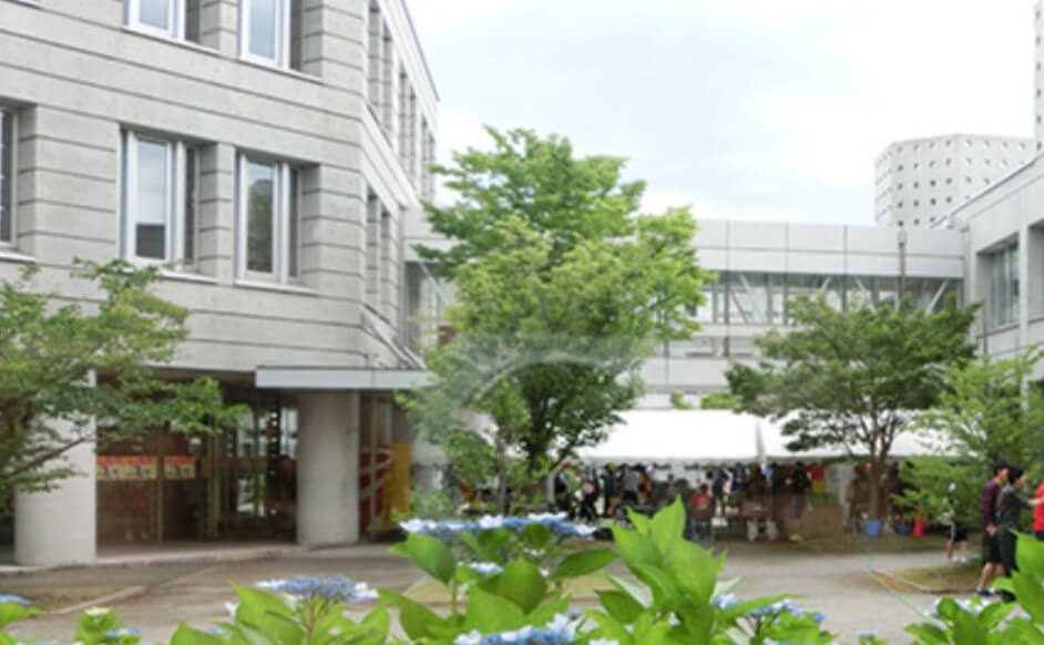 画像：県立鶴岡中央高等学校校舎