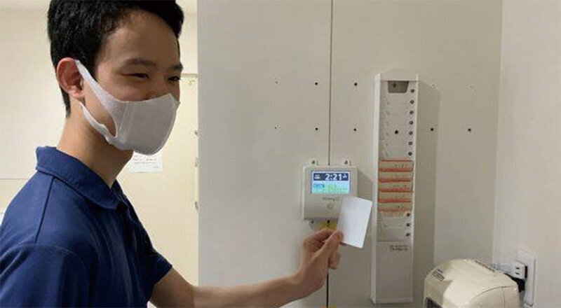 給与計算の業務時間が半分に　ICT活用で日常業務を削減