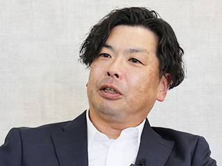 甲府通運株式会社  取締役業務部長 井口 章彦 様