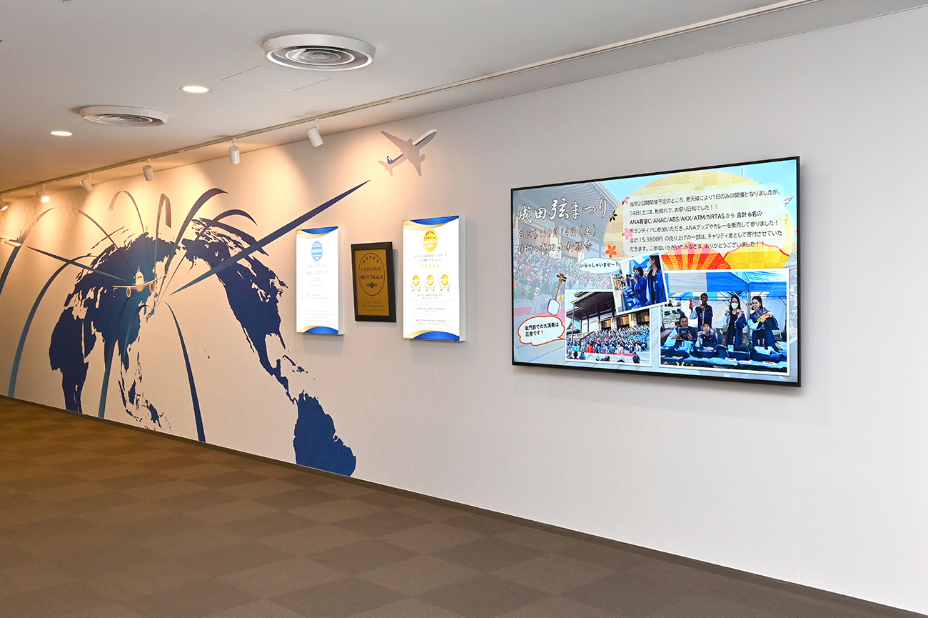 画像：受付（ANA成田空港支店管理）