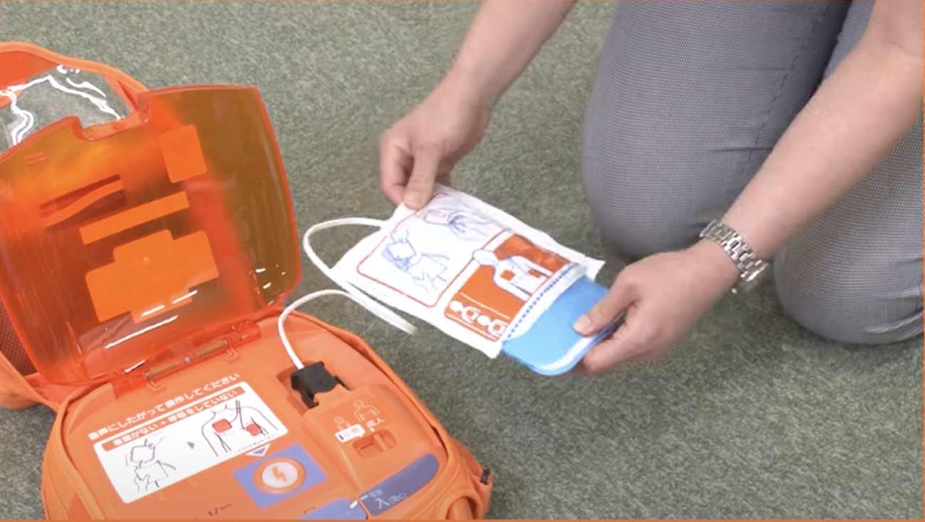 RICOH AED使用方法・救急救命方法についての動画を再生します