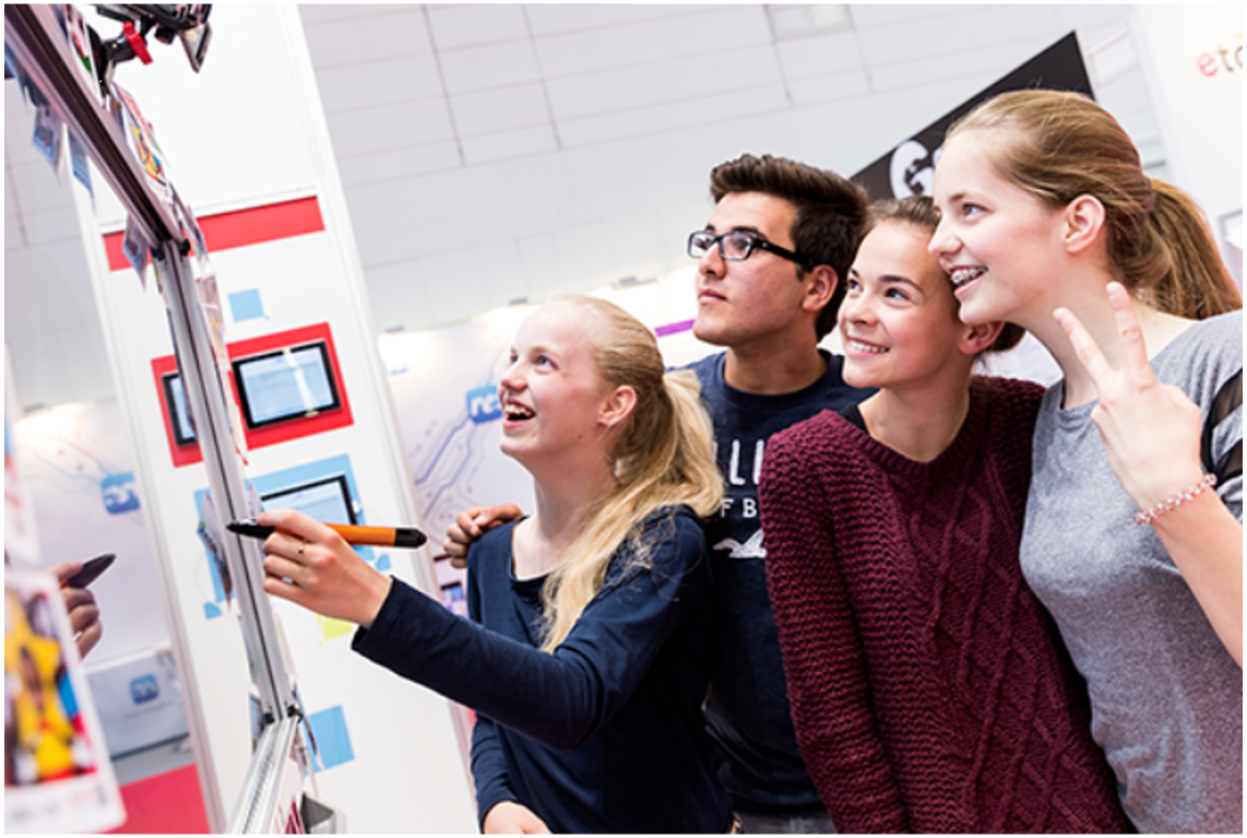 参加者の想いでシンボルを作り上げる、参加型フォトサービス