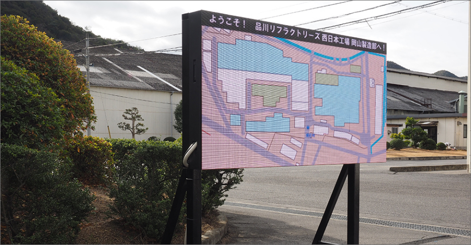 敷地内のマップが表示されたディスプレイ