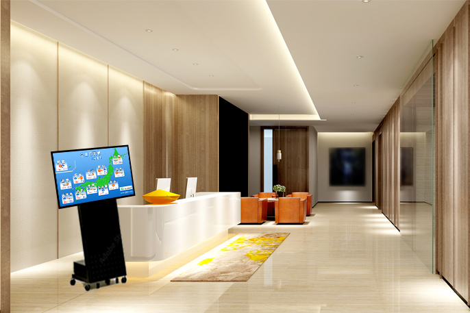 エントランスに設置されたデジタルサイネージ例