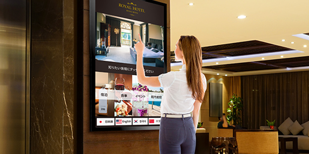 ホテルの施設案内用のタッチパネル型デジタルサイネージ