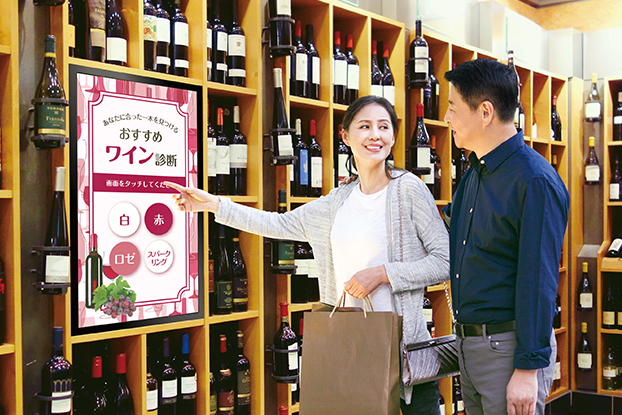 ワイン売り場に設置されたデジタルサイネージ例