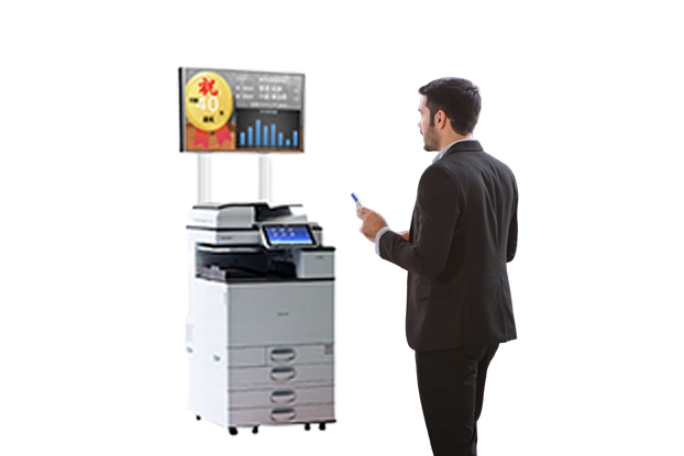 コピー機に設置されたデジタルサイネージ例