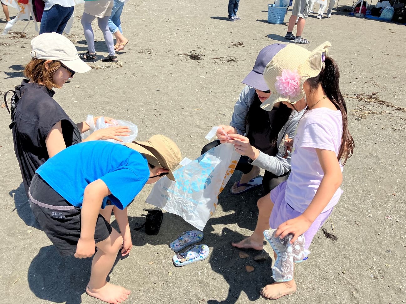 リコー樹脂判別ハンディセンサーを使用されている様子