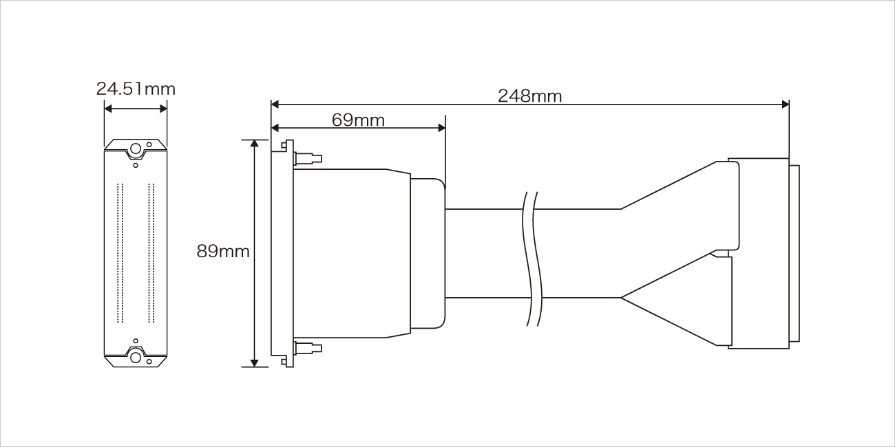 幅：89ミリメートル、奥行：24.51ミリメートル、高さ：69ミリメートル。全長（ケーブル含む）248ミリメートル（標準）
