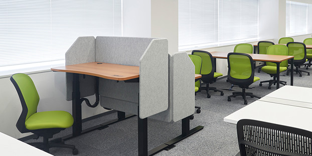 スタンディングワーク席写真-2