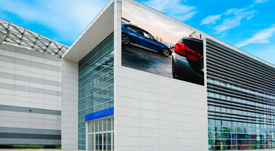 大型デジタルサイネージの活用例から学ぶ導入効果