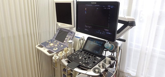 診療室にある超音波診断装置