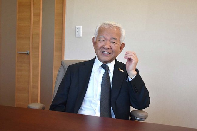 「競り」の歴史やとちぎの木の伝統を守る決意を語る金子利雄代表取締役会長