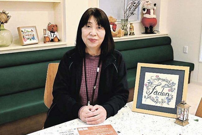 みどの福祉会 新町デイサービスセンター センター長の丸茂ひろみ氏。フードバンクなどを手がける地域貢献事業部の代表も務める