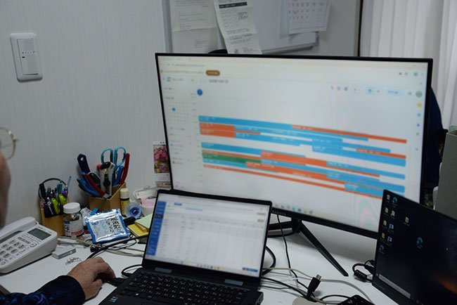 一日中訪問先に出払っている訪問看護師だが、各自の予定はGoogleカレンダーに一元化されており、全員が出先から予定を確認できる。