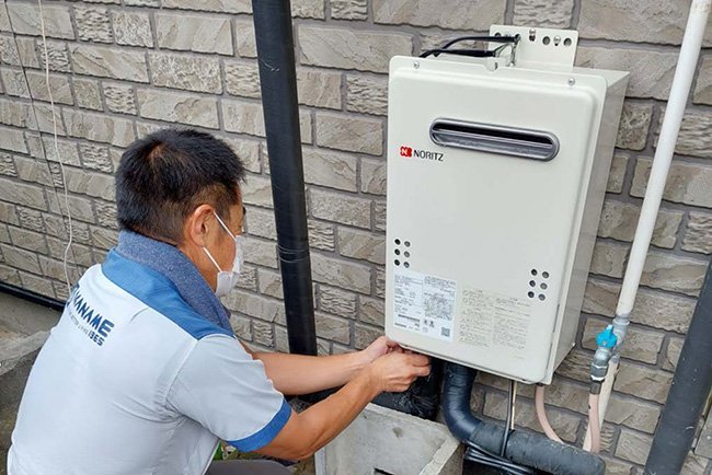 給湯器の設置作業　キッチン、お風呂、洗面所など、現代の生活にお湯はかかせない