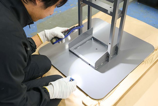 外観や塗膜を確認し、基準値との整合性をチェックする