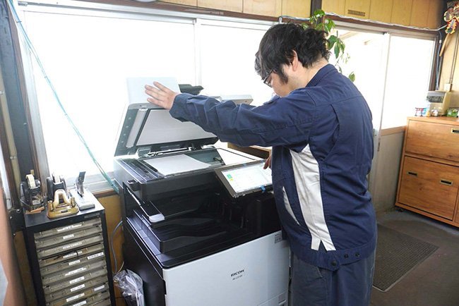 複合機のスキャン機能を使って紙文書のデジタル化を進めている