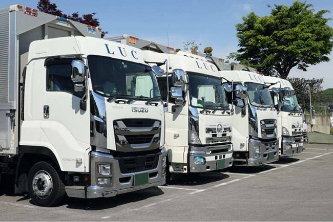 祖業の運送事業部を担う「安中営業所」のトラック