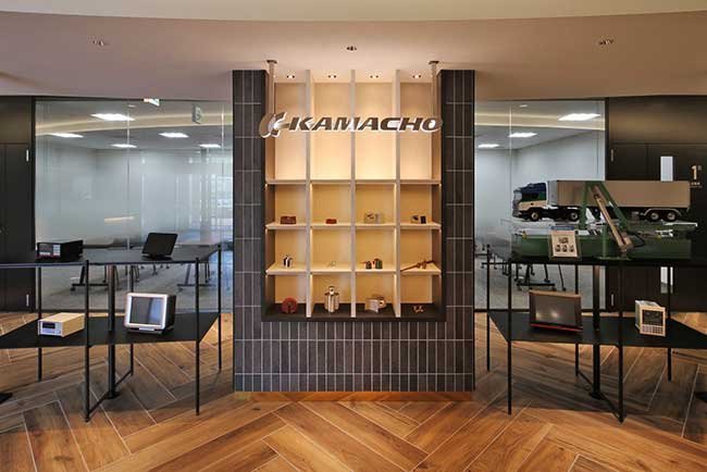 鎌長製衡の設計棟の1階ロビー