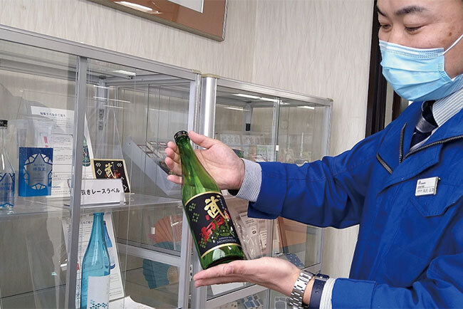 ラベルシールの様々な加工技術を持ち、繊細な抜き加工も出来るため、高額商品のラベルに使用されている