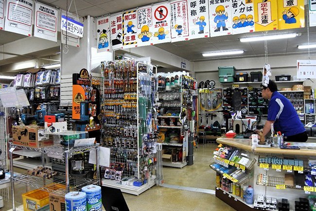 数万点に上る在庫商品をデータベース化（写真：プロショップ西店）