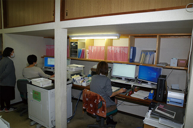 販売や仕入れ、取引先の管理などをシステムで省力化