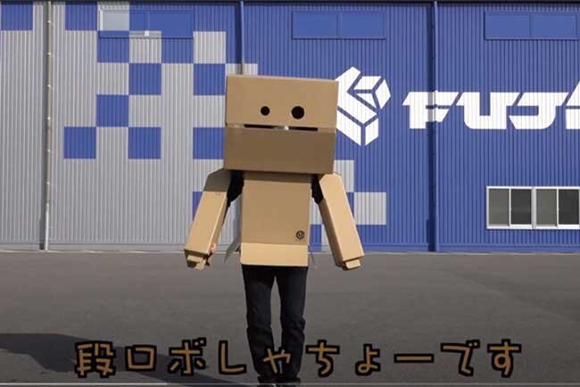 Youtubeで発信　70歳が近い段ロボしゃちょー（上の写真）がレーシングカートで大爆走（下の写真）（2021年1月）