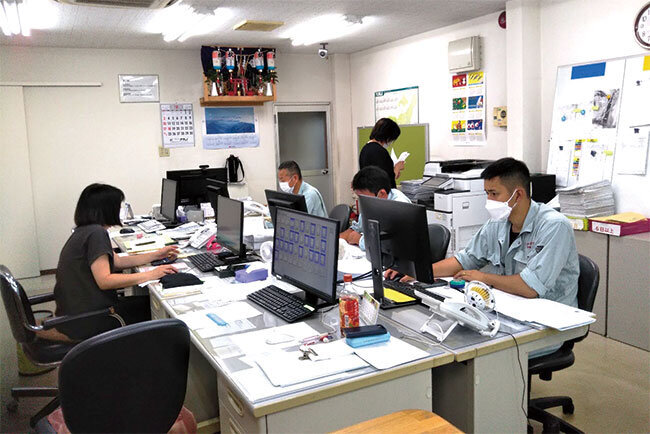 生産管理を担うスナガワ本社のオフィス