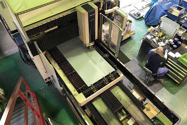 入社した時に感動したレーザー加工機