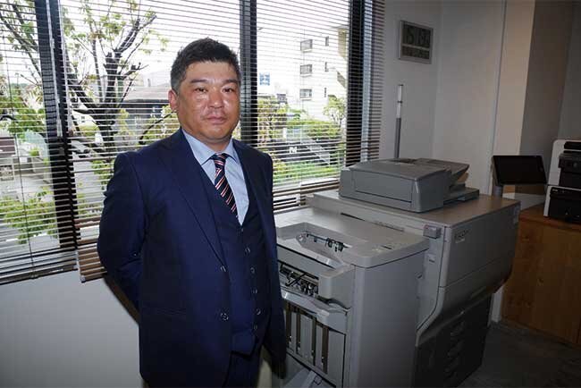 会社の認知度と従業員モチベーションアップに複合機活用を推進する笹子建一郎社長