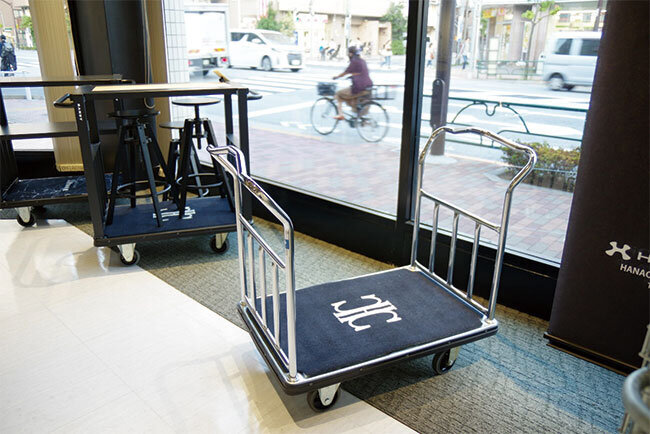 ホテル用のカートは映画『マスカレード・ナイト』でも使われた