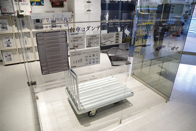 きれいにしたショールームに第1号製品を置いて常に原点を意識し続ける