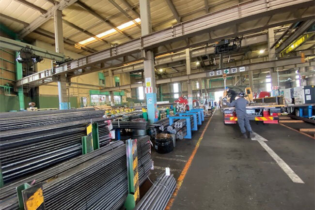 本社倉庫兼工場の風景