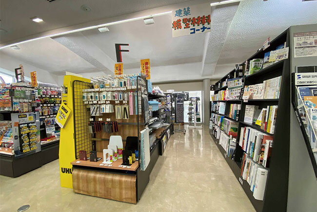 工業大学らしく建築関係の専門書や材料も購入できる