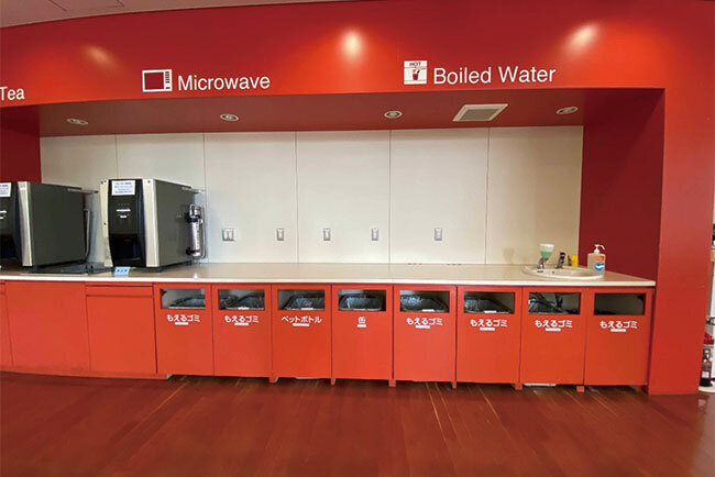 整理整頓が行き届き気持ちの良いデザインの廃棄スペース。これも学侑社の重要な仕事