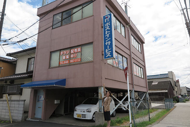 同社本社前で曽根社長