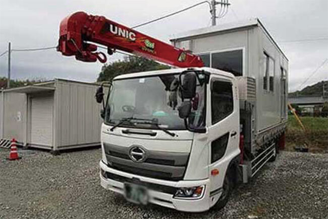 ユニットハウスは棟ごとトラックで運べる