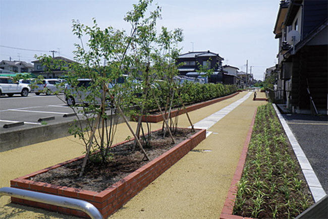 排水路を改良して遊歩道にした公共工事