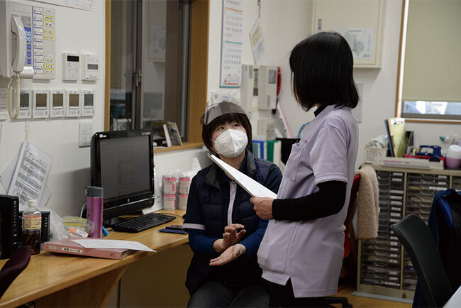 看護師のスキルが高いことで知られる悠愛。それを支えるのがスタッフ同士の情報共有だ