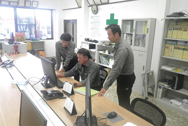 コミュニケーションが取りやすくなった児島工業のオフィスの様子