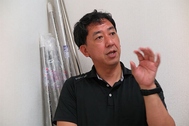 自社の沿革を語る藤塚社長