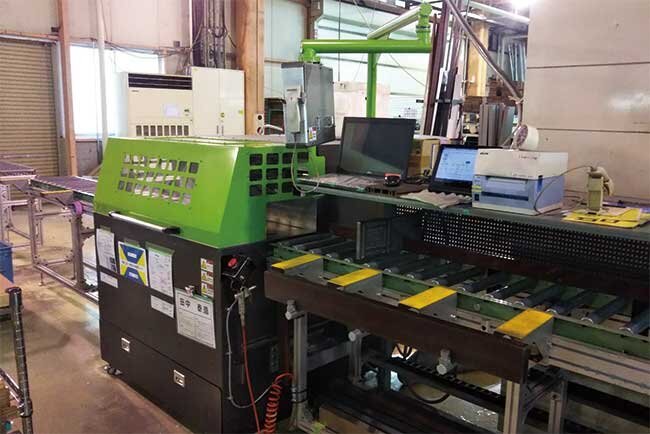 販売も行っている独自開発したアルミ切断機