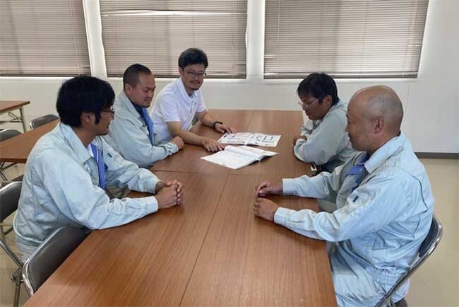 定期的なミーティングでコミュニケーションが円滑に