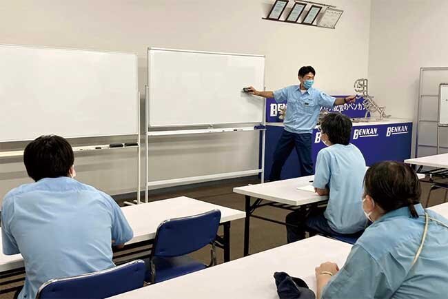 定期的に勉強会を実施している